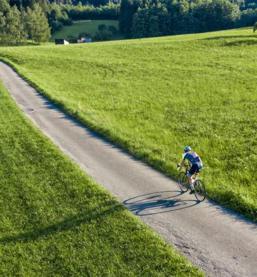 droneview-cycliste-min